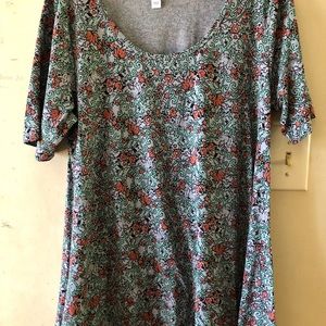 Lularoe variety of shirts.